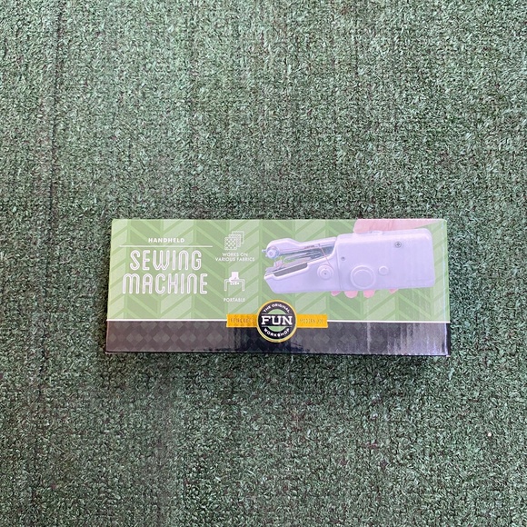 Sewing machine - Picture 1 of 4